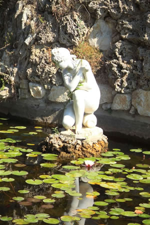 Venere al bagno nel ninfeo Parco di Monaciano di fronte al Pozzo